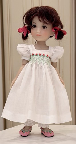 Boneka hand smocked regency - hand,