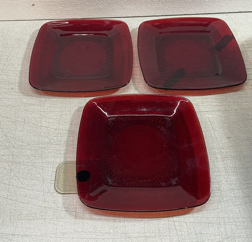 Three charm ruby red - 8, 1/4